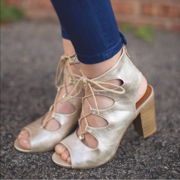 Gladiator Low Heel Lace Up Sandals - Picture 6 of 8